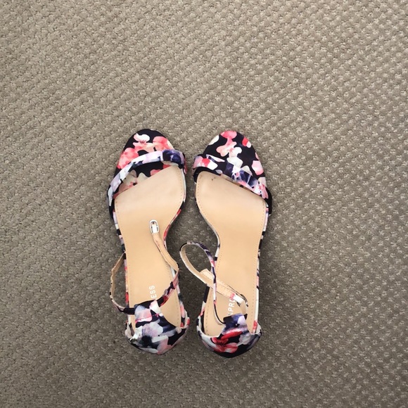 Heels - Picture 2 of 4